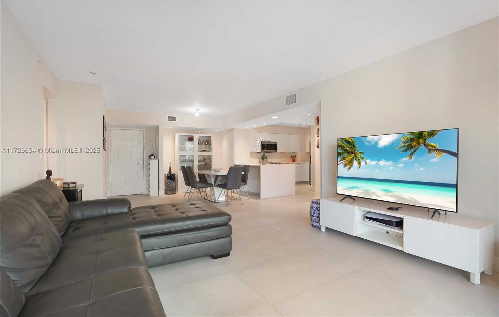 Small Image of 1155 BRICKELL BAY DR #704, Miami Number 11
