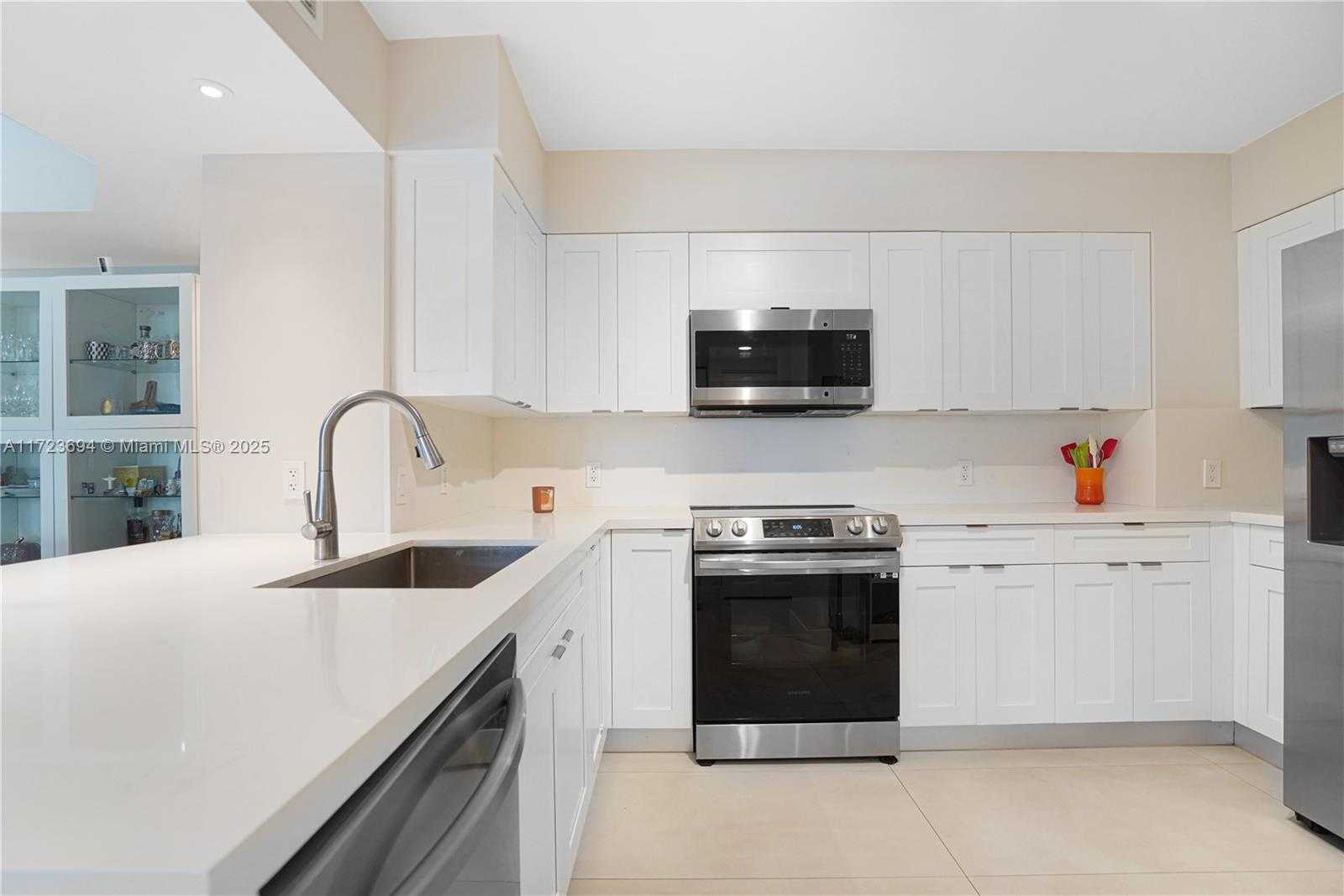 Small Image of 1155 BRICKELL BAY DR #704, Miami Number 19