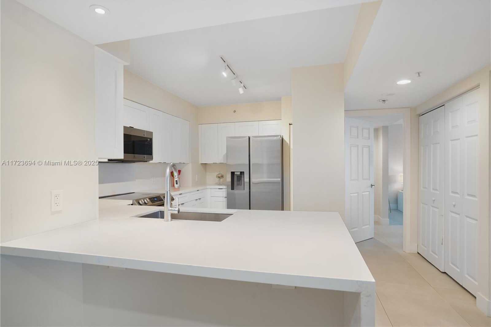 Small Image of 1155 BRICKELL BAY DR #704, Miami Number 20