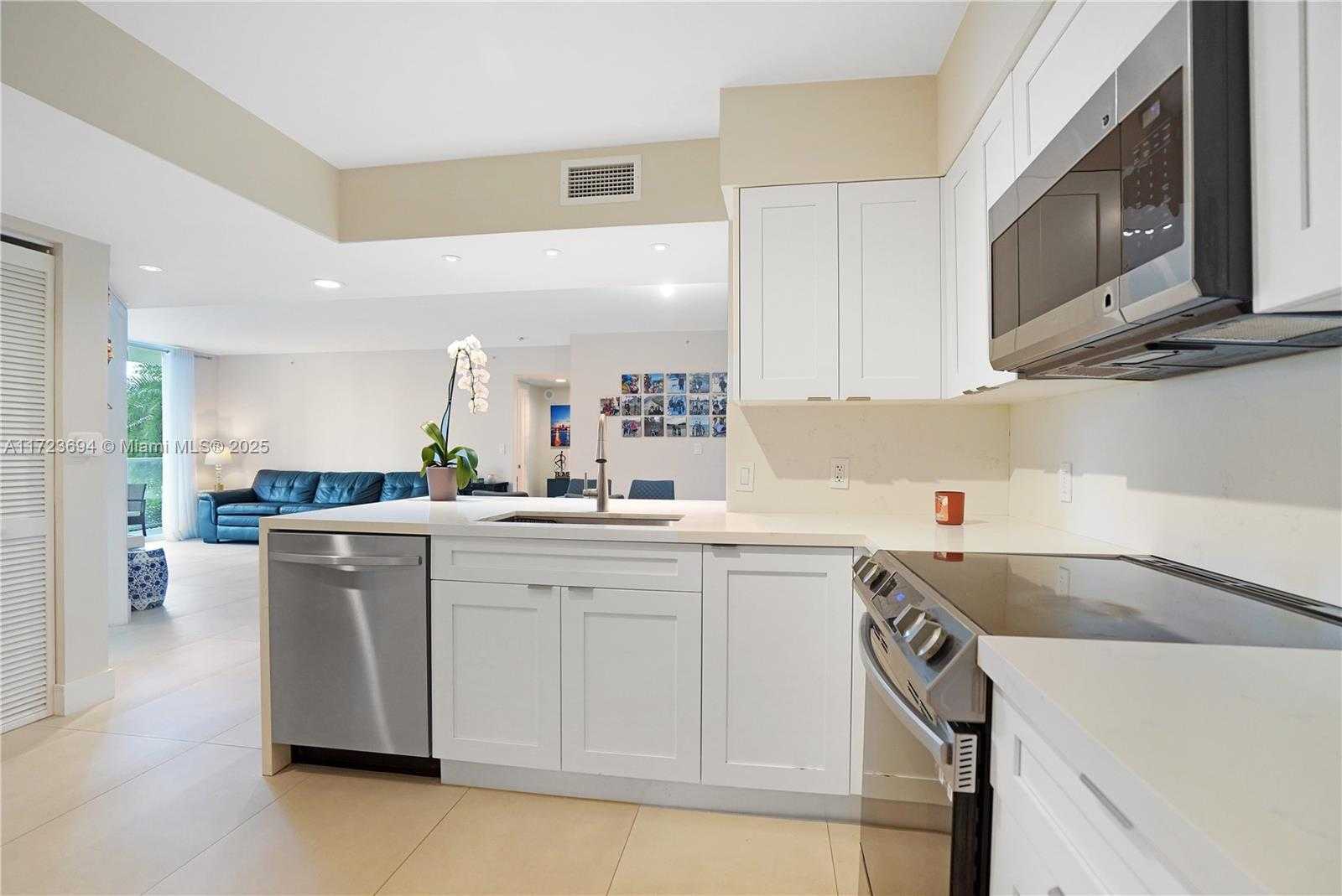 Small Image of 1155 BRICKELL BAY DR #704, Miami Number 22