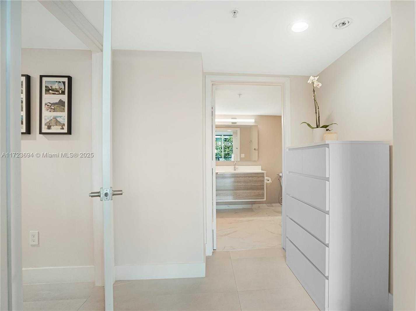 Small Image of 1155 BRICKELL BAY DR #704, Miami Number 29