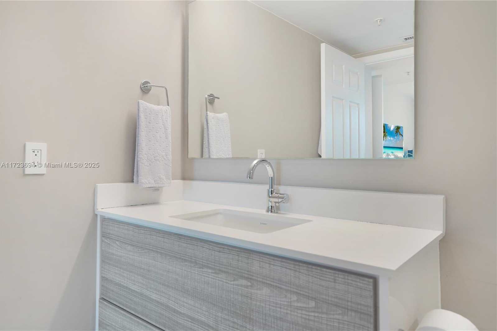 Small Image of 1155 BRICKELL BAY DR #704, Miami Number 32