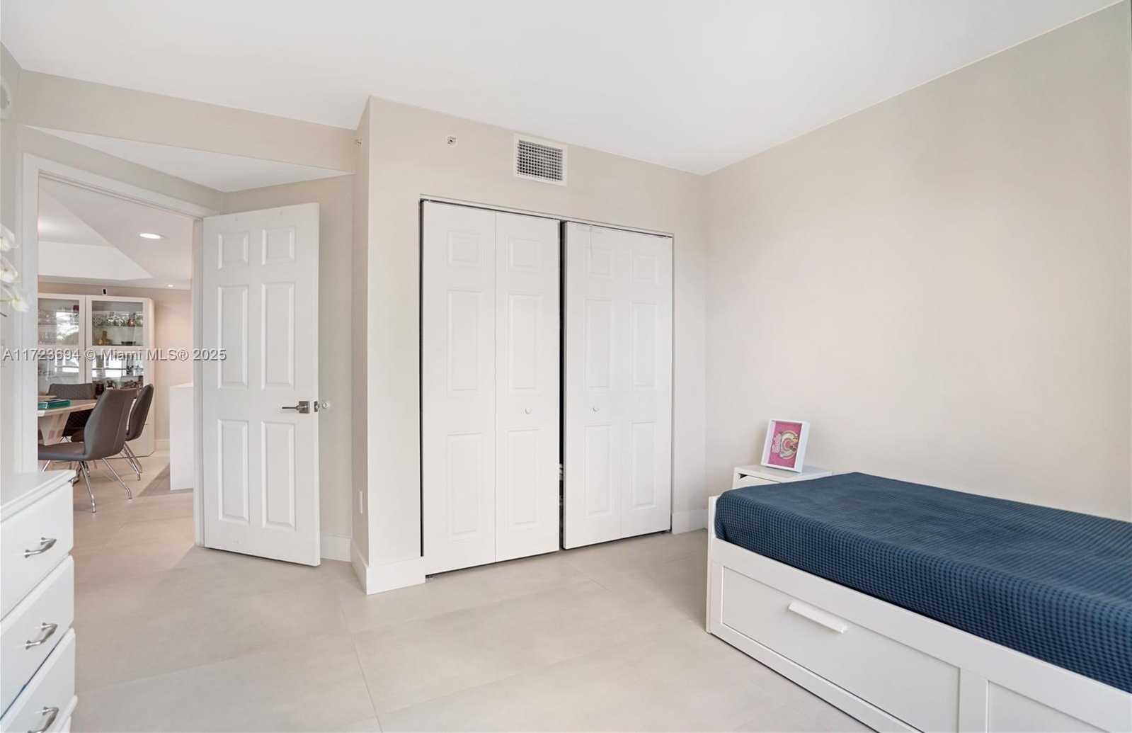 Small Image of 1155 BRICKELL BAY DR #704, Miami Number 34