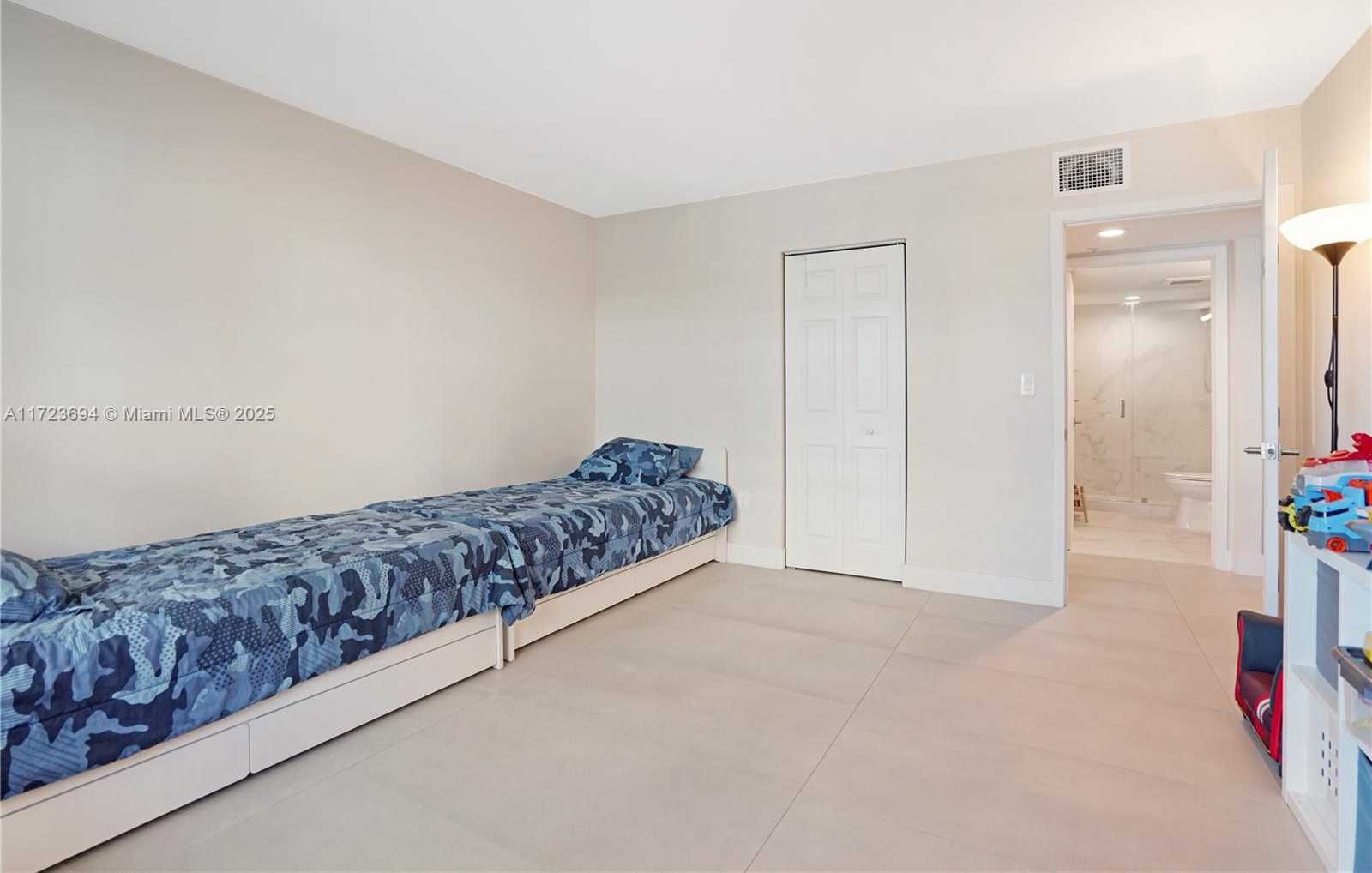 Small Image of 1155 BRICKELL BAY DR #704, Miami Number 36