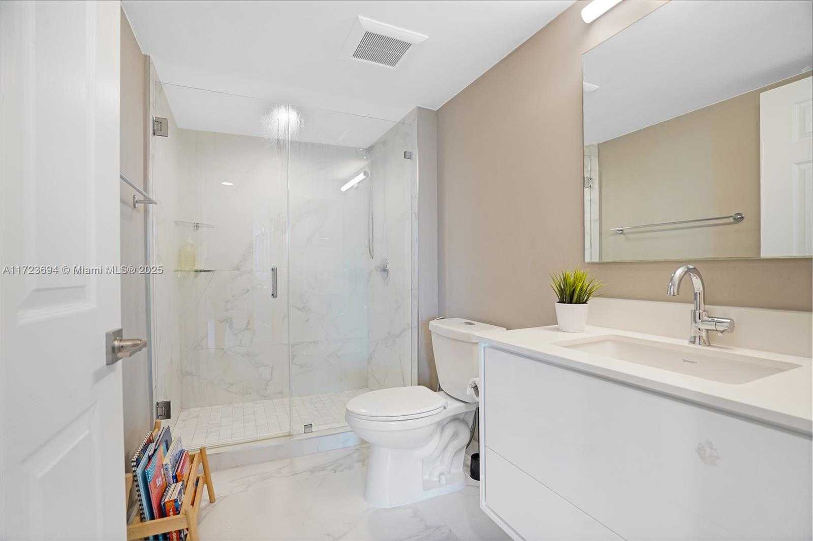 Small Image of 1155 BRICKELL BAY DR #704, Miami Number 38