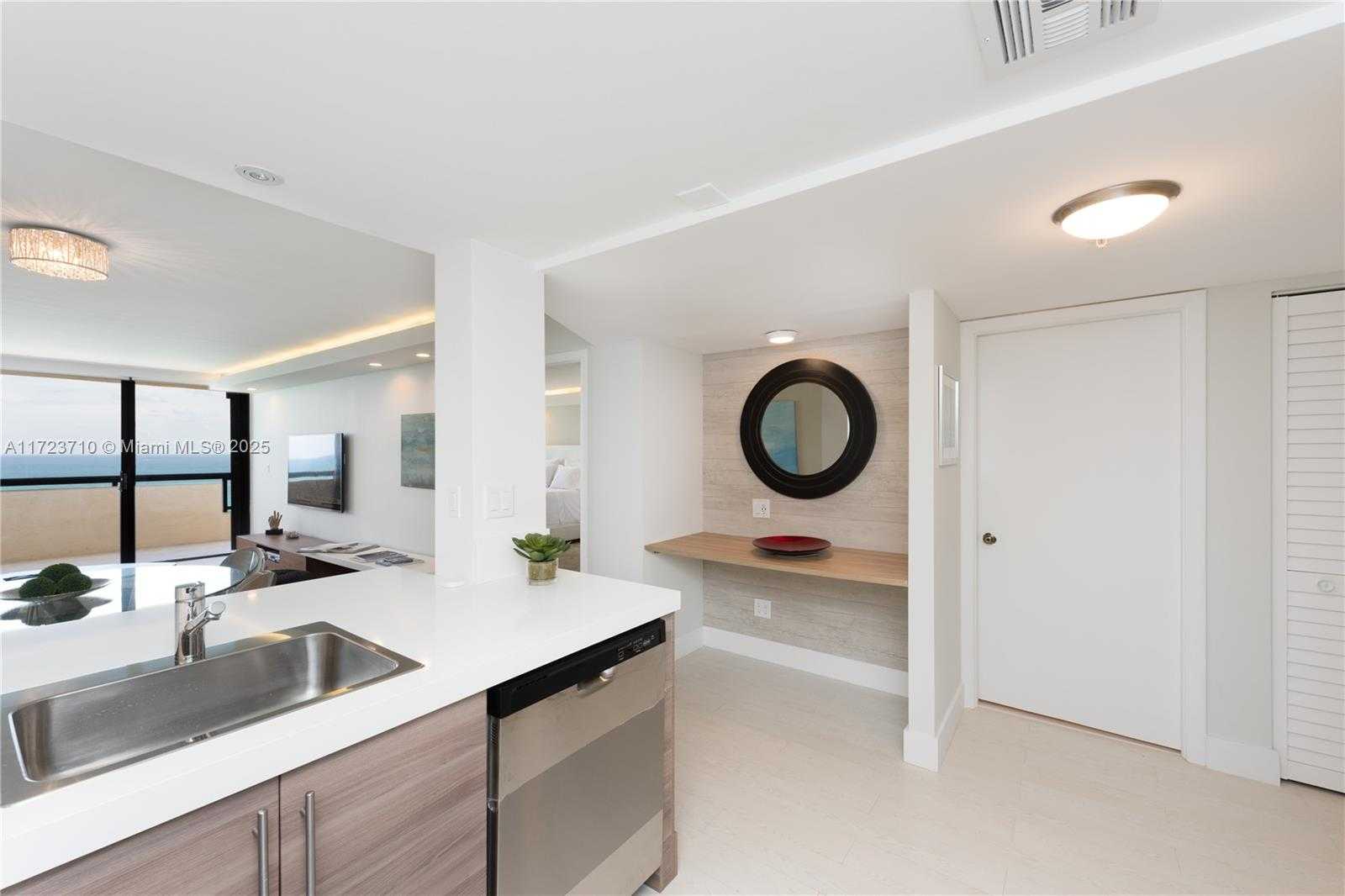 Small Image of 2555 COLLINS AVE #2105, Miami Beach Number 13