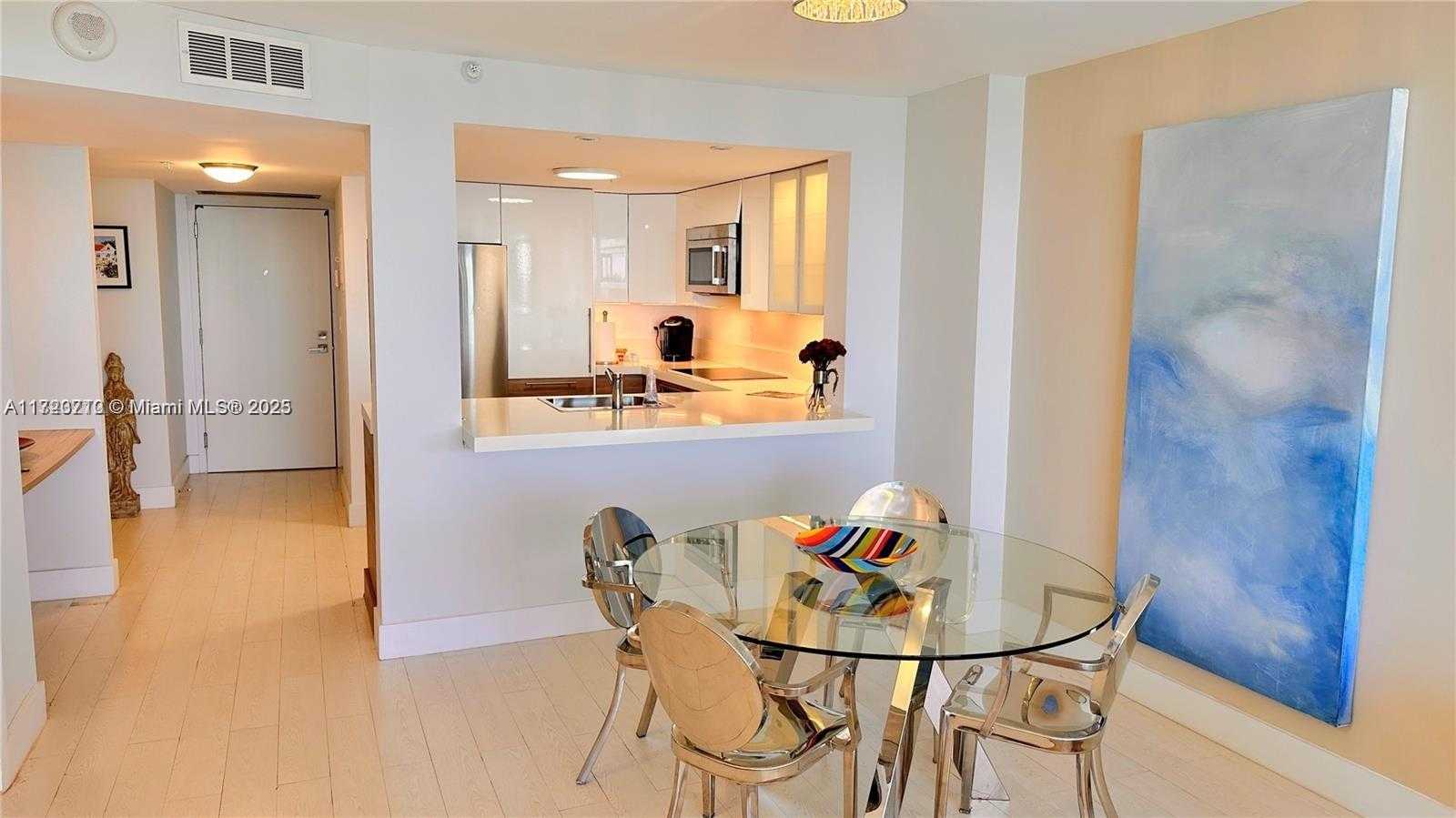 Small Image of 2555 COLLINS AVE #2105, Miami Beach Number 5