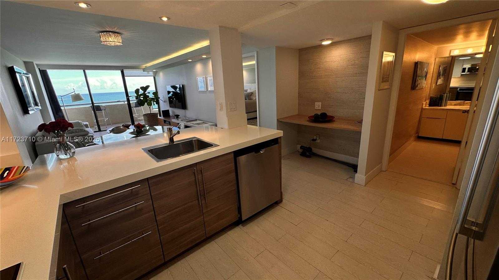 Small Image of 2555 COLLINS AVE #2105, Miami Beach Number 8