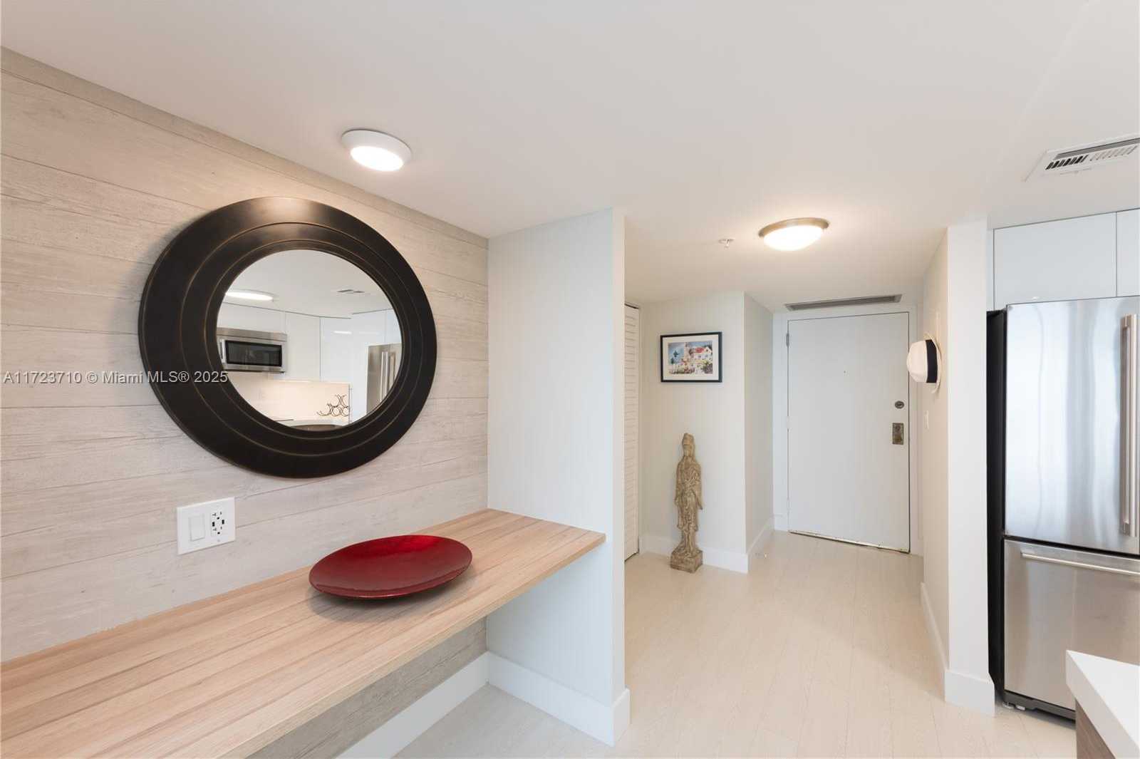 Small Image of 2555 COLLINS AVE #2105, Miami Beach Number 9