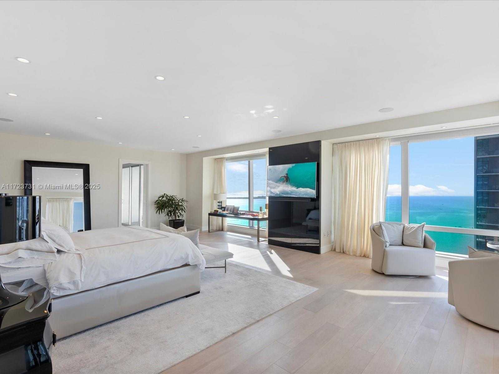 Small Image of 1425 BRICKELL AVE #52BC, Miami Number 26
