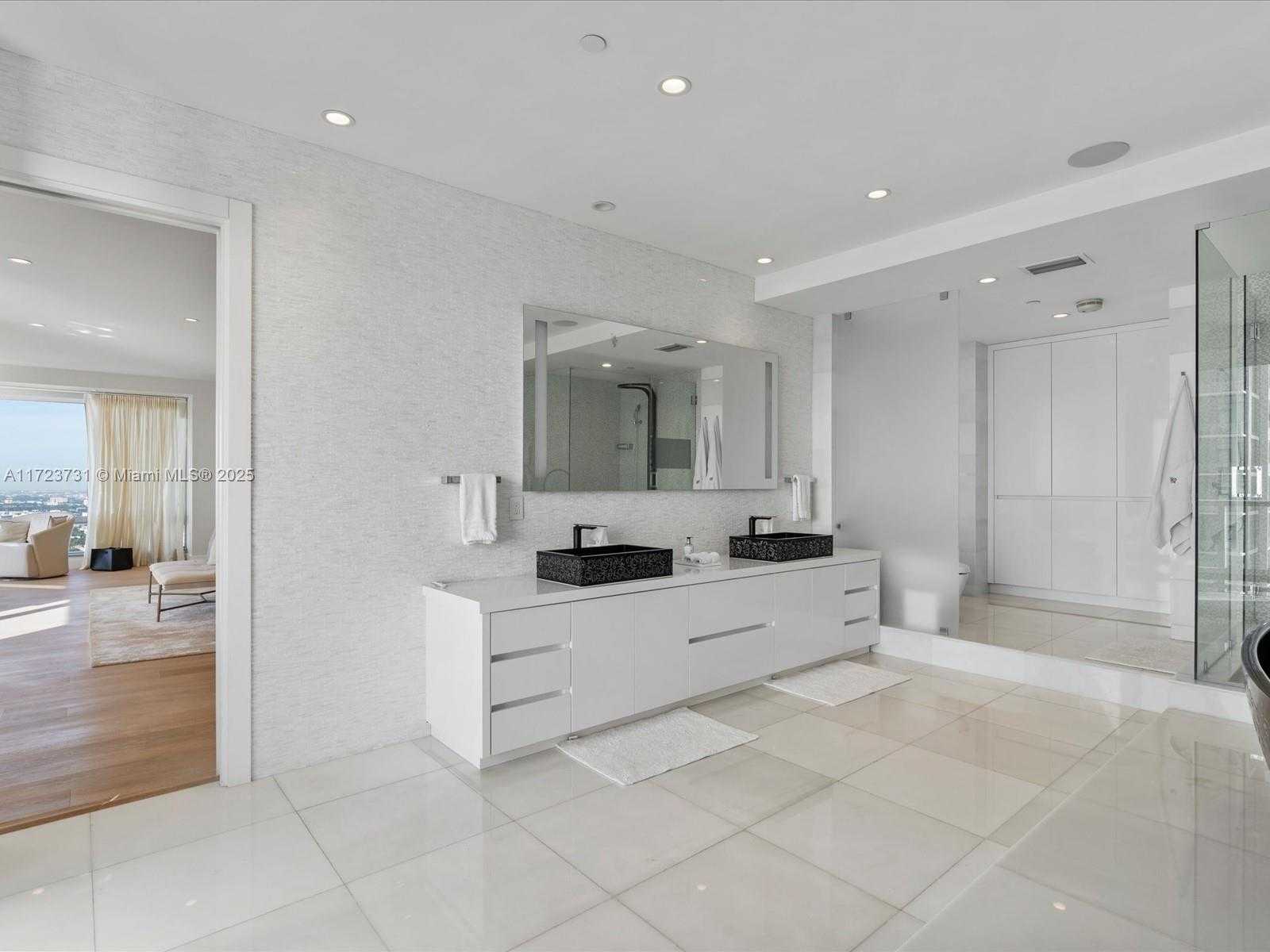 Small Image of 1425 BRICKELL AVE #52BC, Miami Number 34