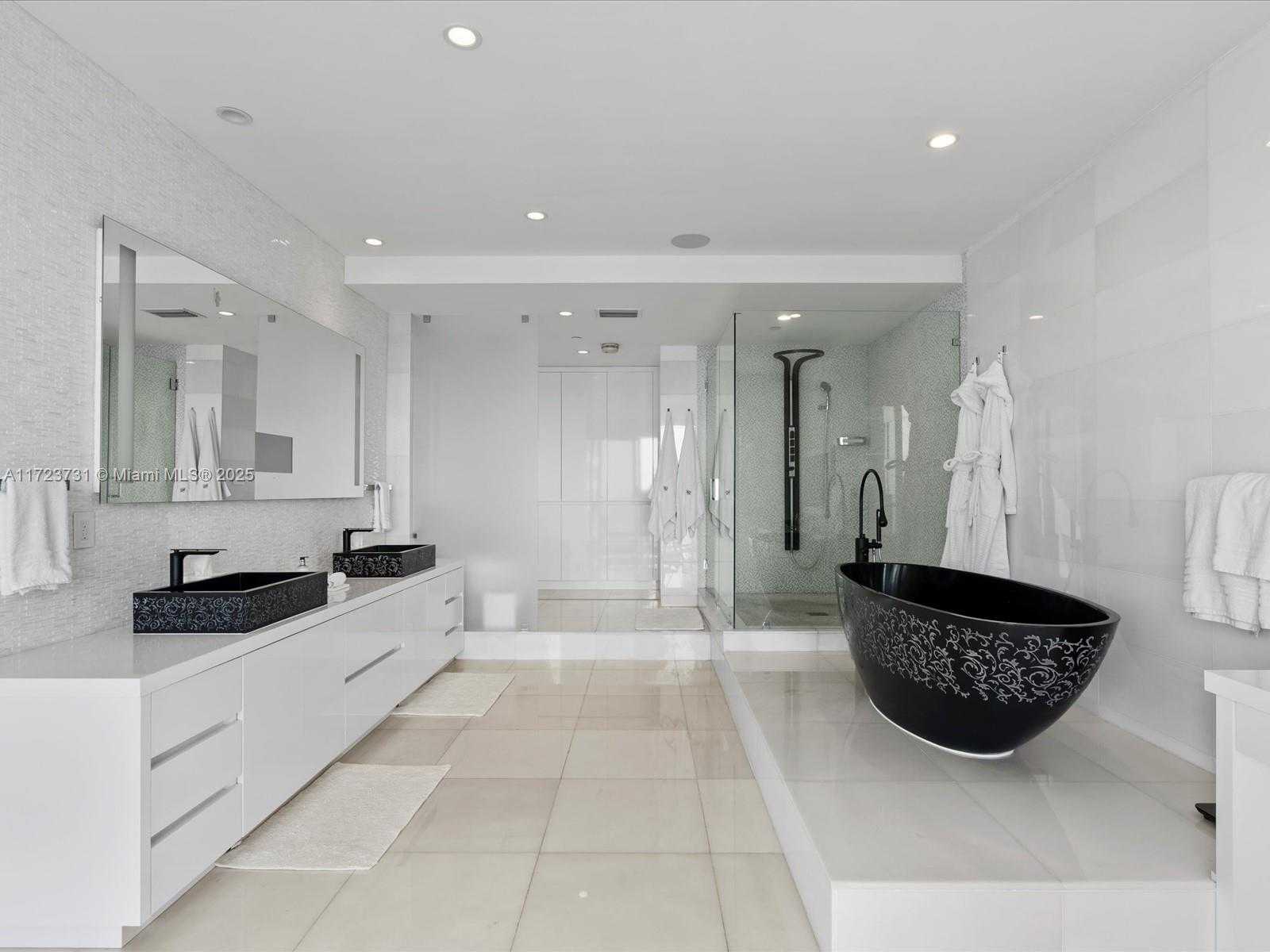 Small Image of 1425 BRICKELL AVE #52BC, Miami Number 35