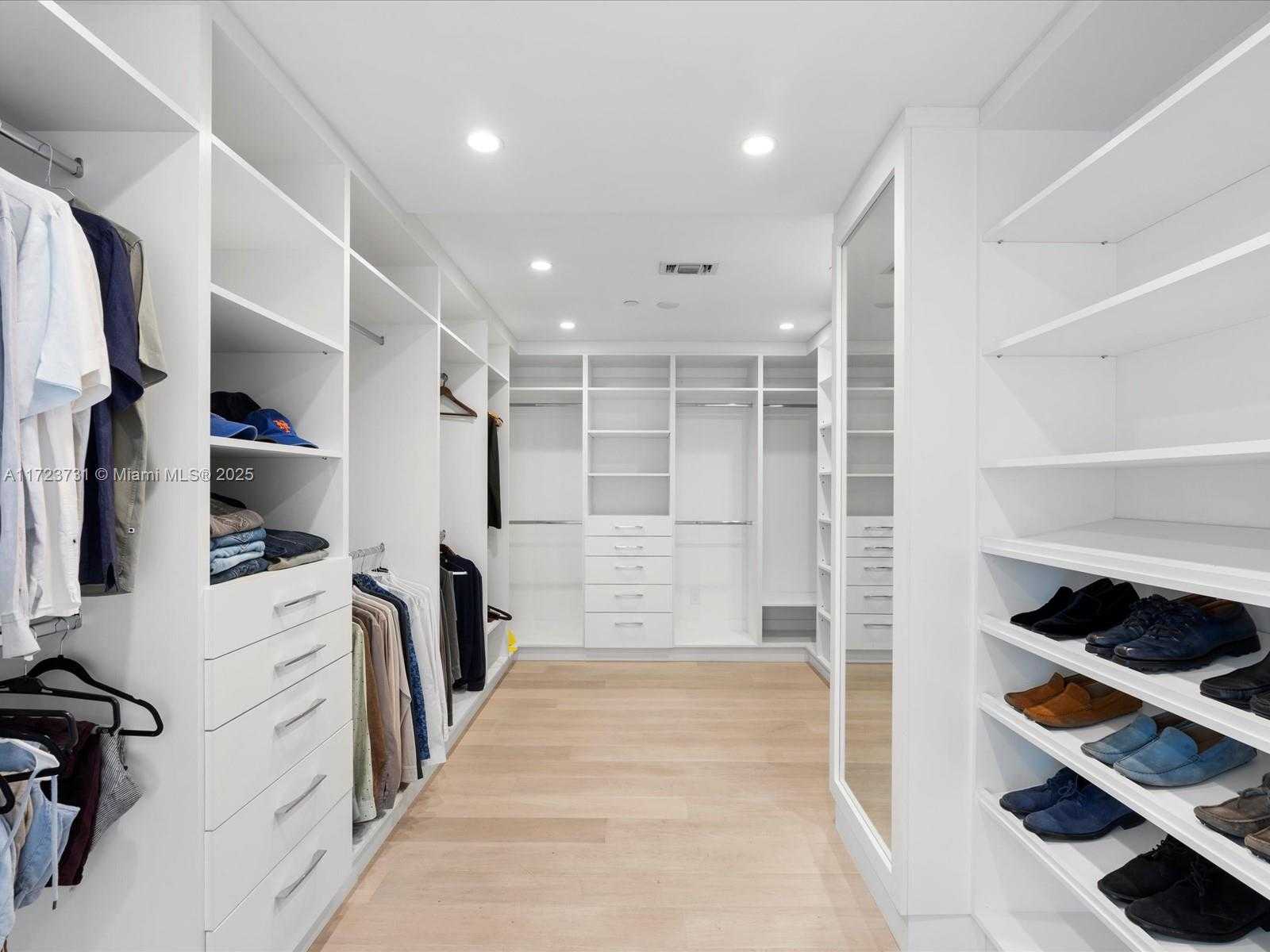 Small Image of 1425 BRICKELL AVE #52BC, Miami Number 37