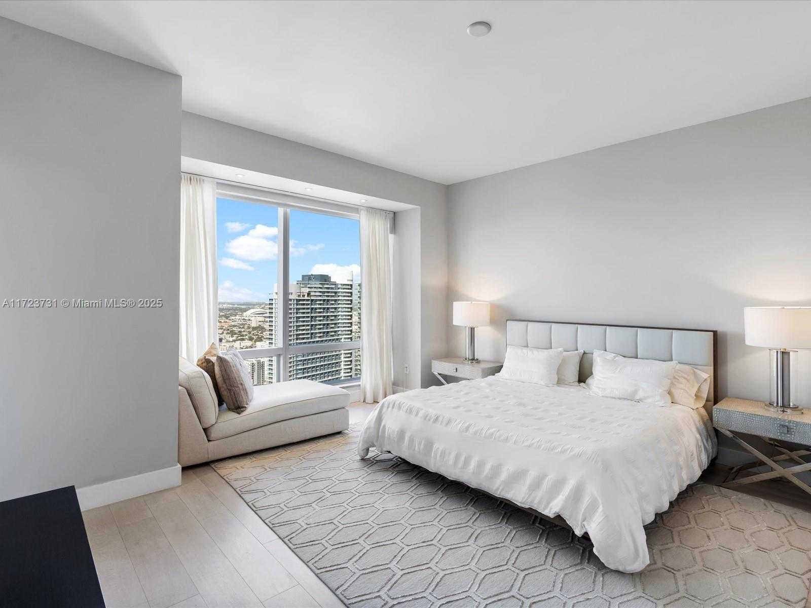 Small Image of 1425 BRICKELL AVE #52BC, Miami Number 40