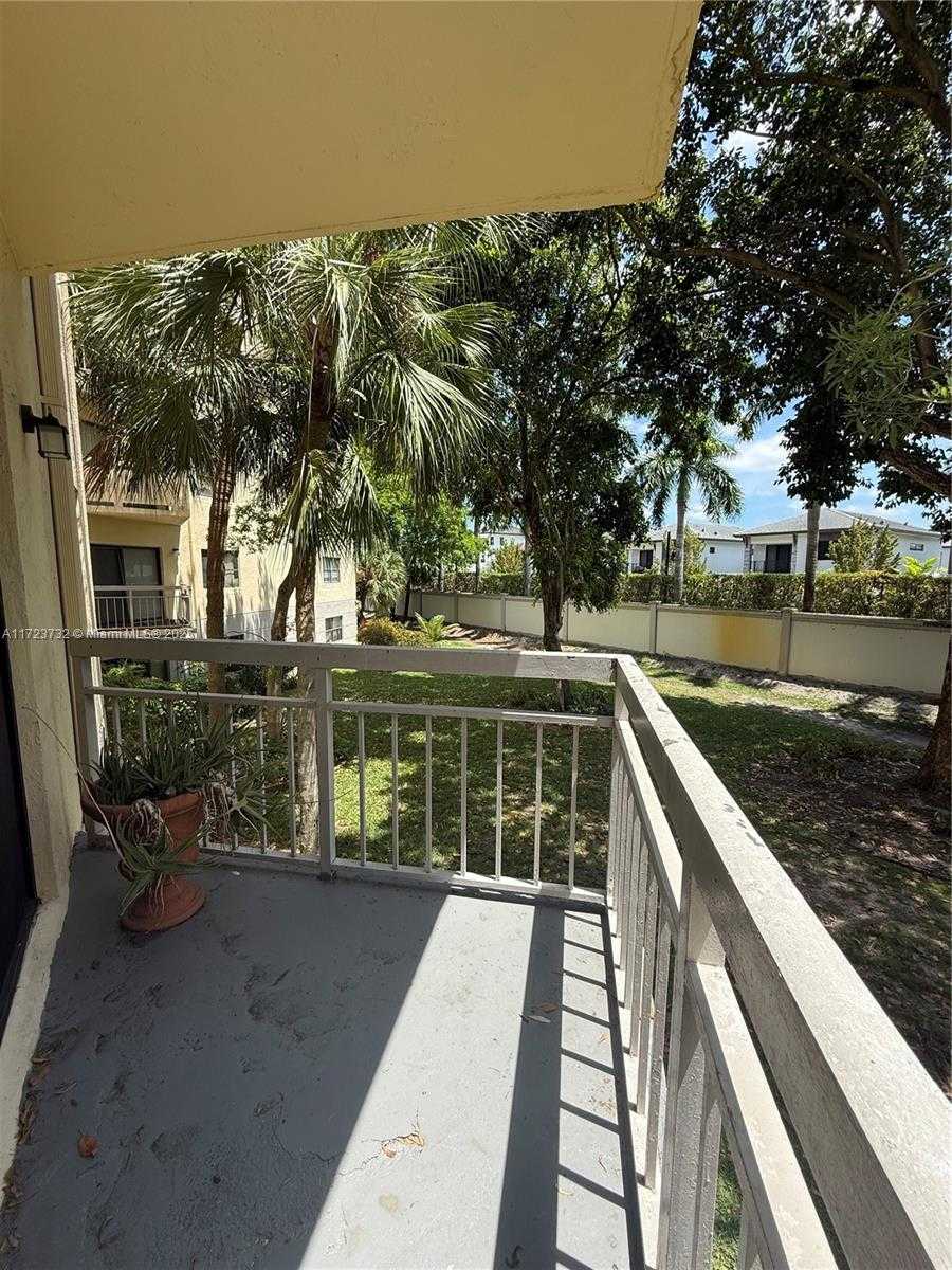 Small Image of 8290 LAKE DR #235, Doral Number 14
