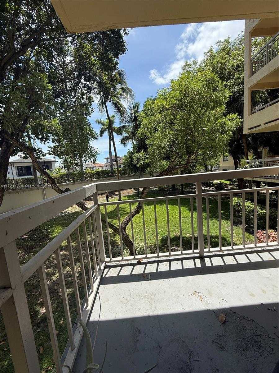 Small Image of 8290 LAKE DR #235, Doral Number 15