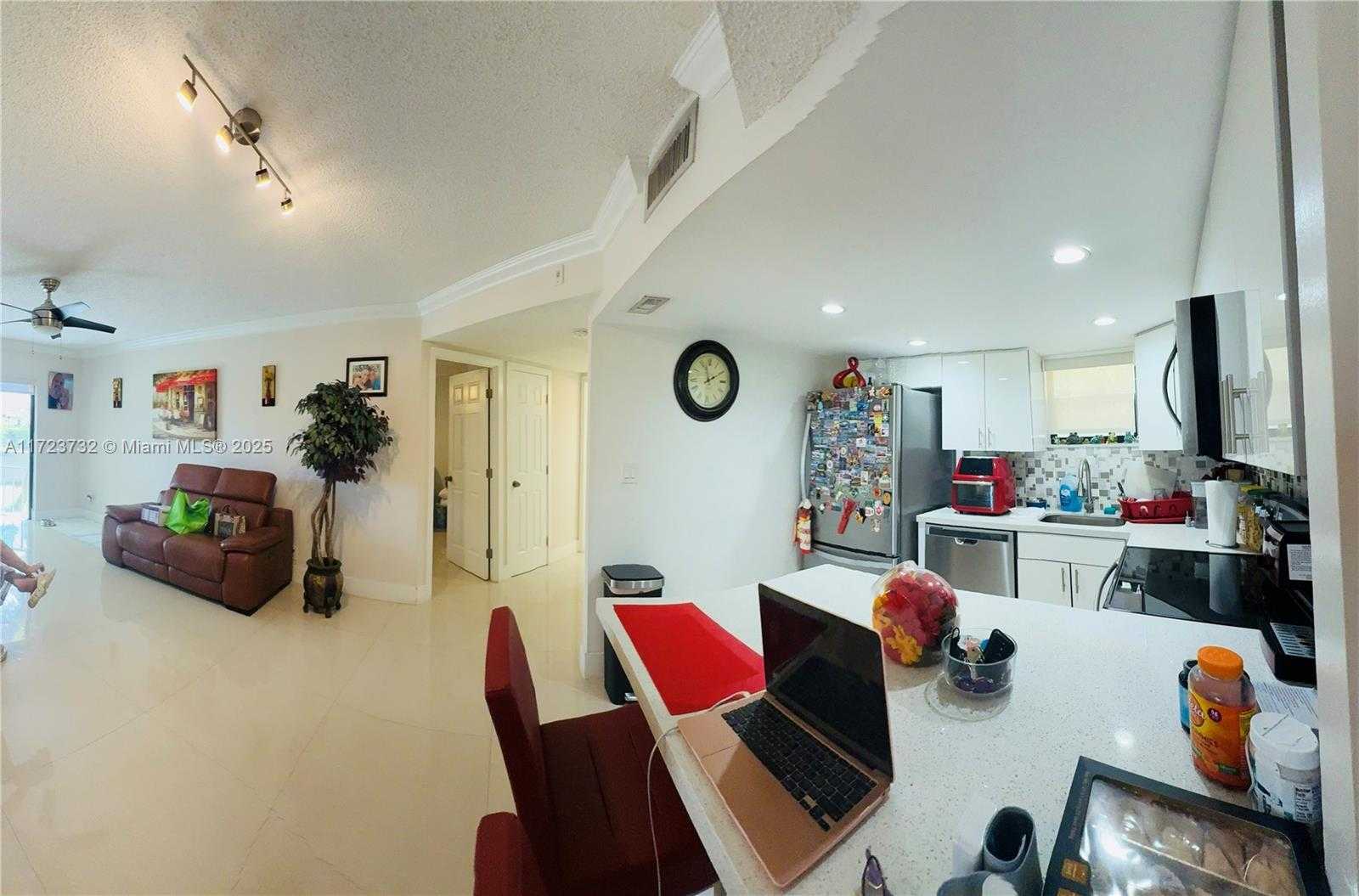 Small Image of 8290 LAKE DR #235, Doral Number 18