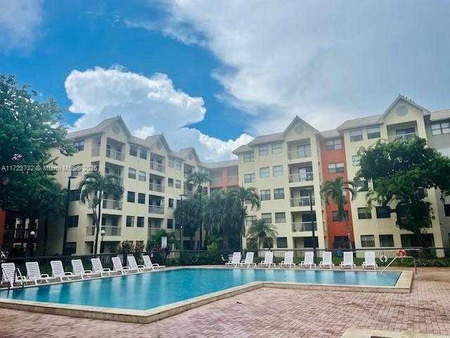 Small Image of 8290 LAKE DR #235, Doral Number 2