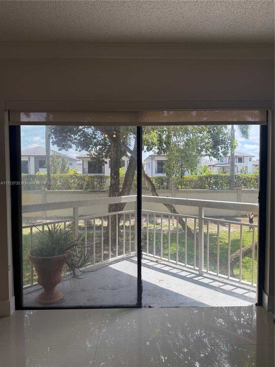 Small Image of 8290 LAKE DR #235, Doral Number 22