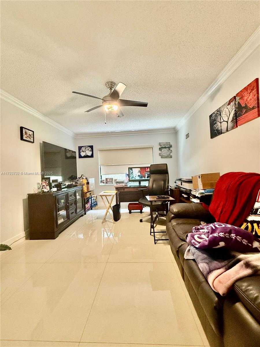 Small Image of 8290 LAKE DR #235, Doral Number 25