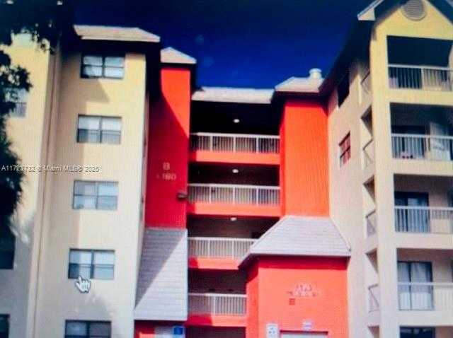 Small Image of 8290 LAKE DR #235, Doral Number 3