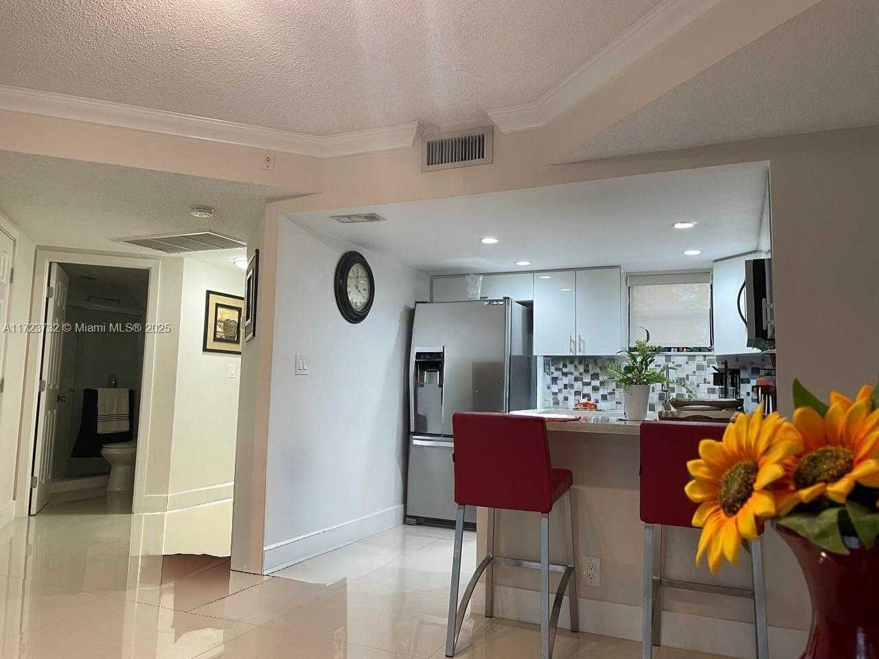 Small Image of 8290 LAKE DR #235, Doral Number 4
