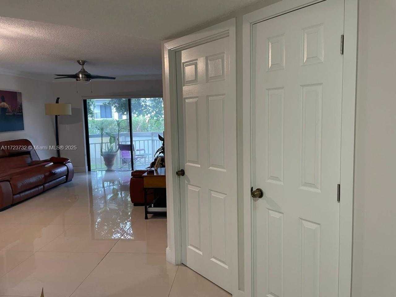 Small Image of 8290 LAKE DR #235, Doral Number 5