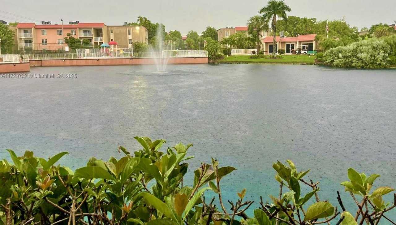 Small Image of 8290 LAKE DR #235, Doral Number 9