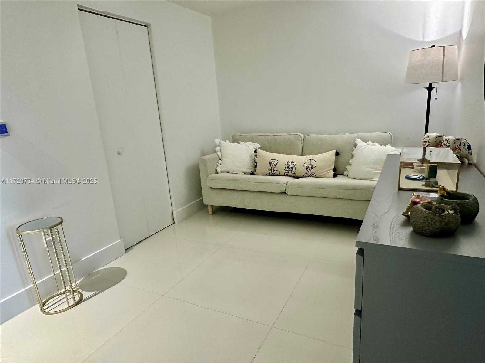 Small Image of 16385 BISCAYNE BLVD #718, North Miami Beach Number 23