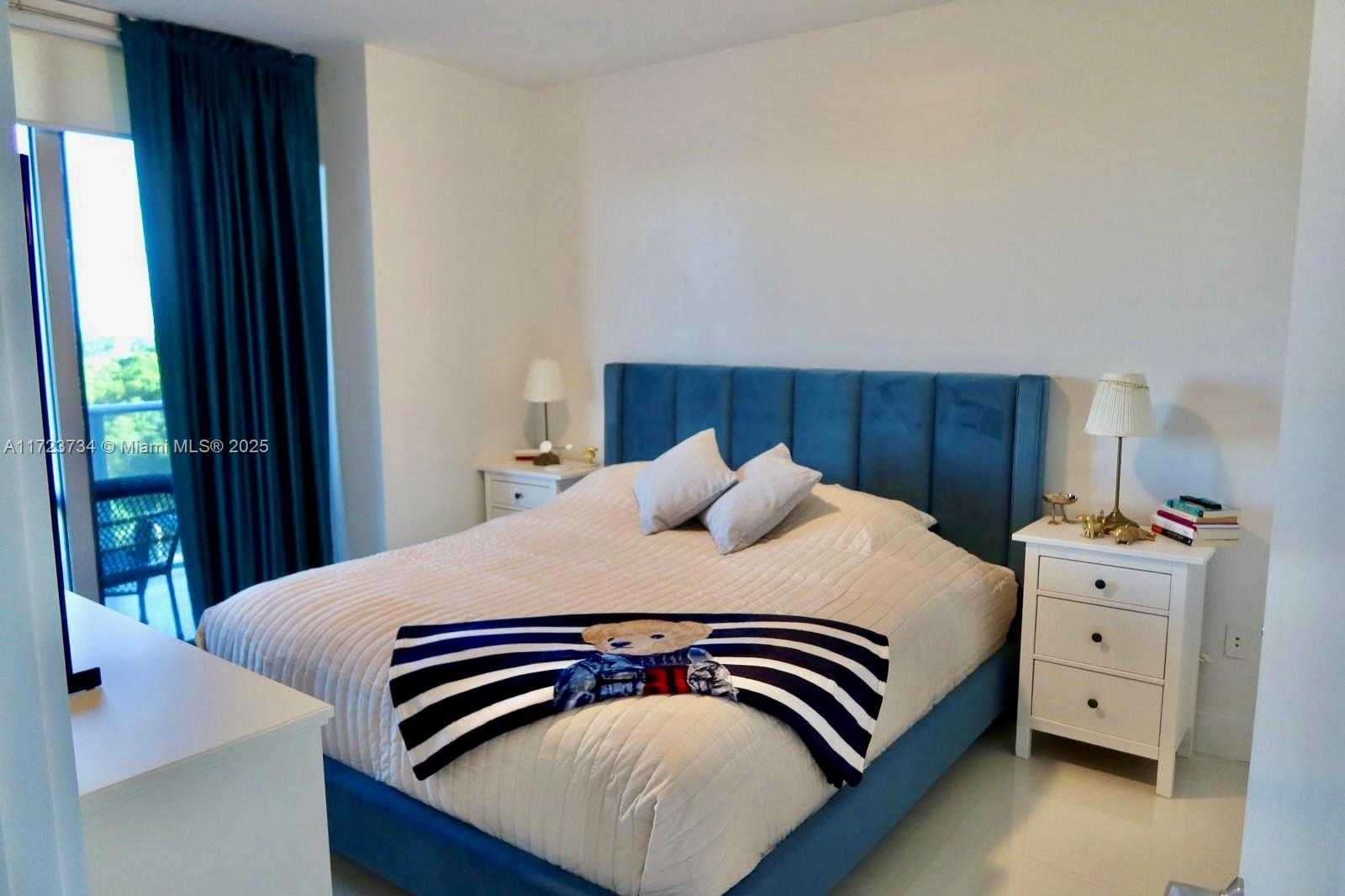 Small Image of 16385 BISCAYNE BLVD #718, North Miami Beach Number 31
