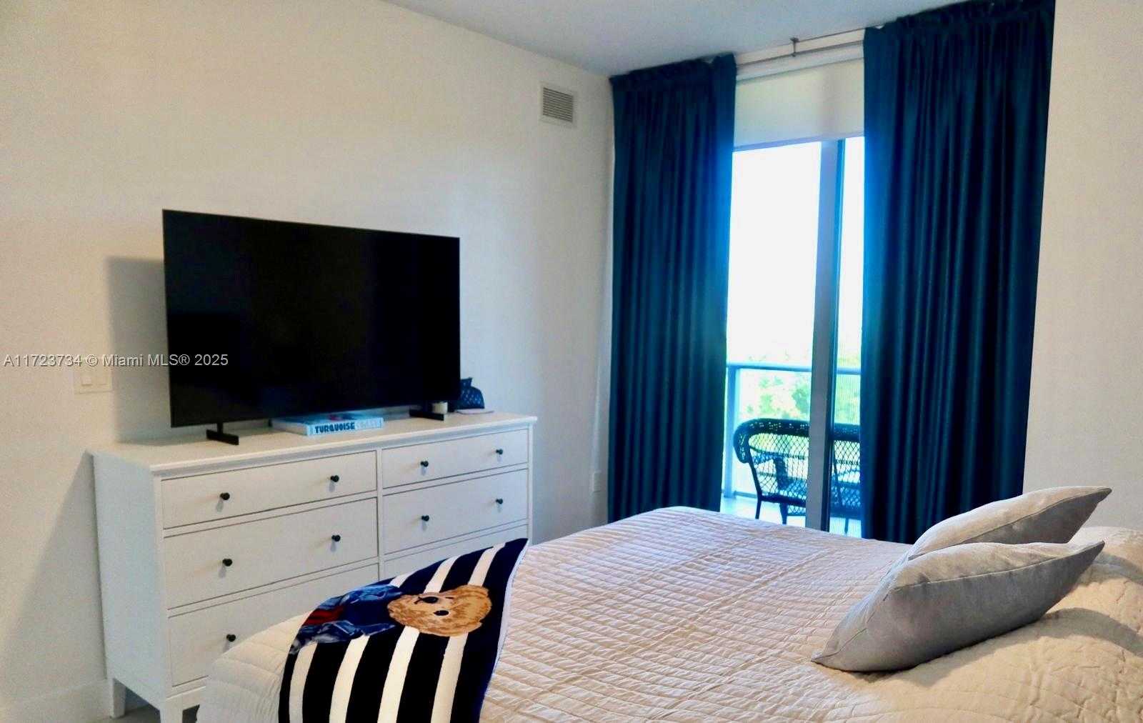 Small Image of 16385 BISCAYNE BLVD #718, North Miami Beach Number 32