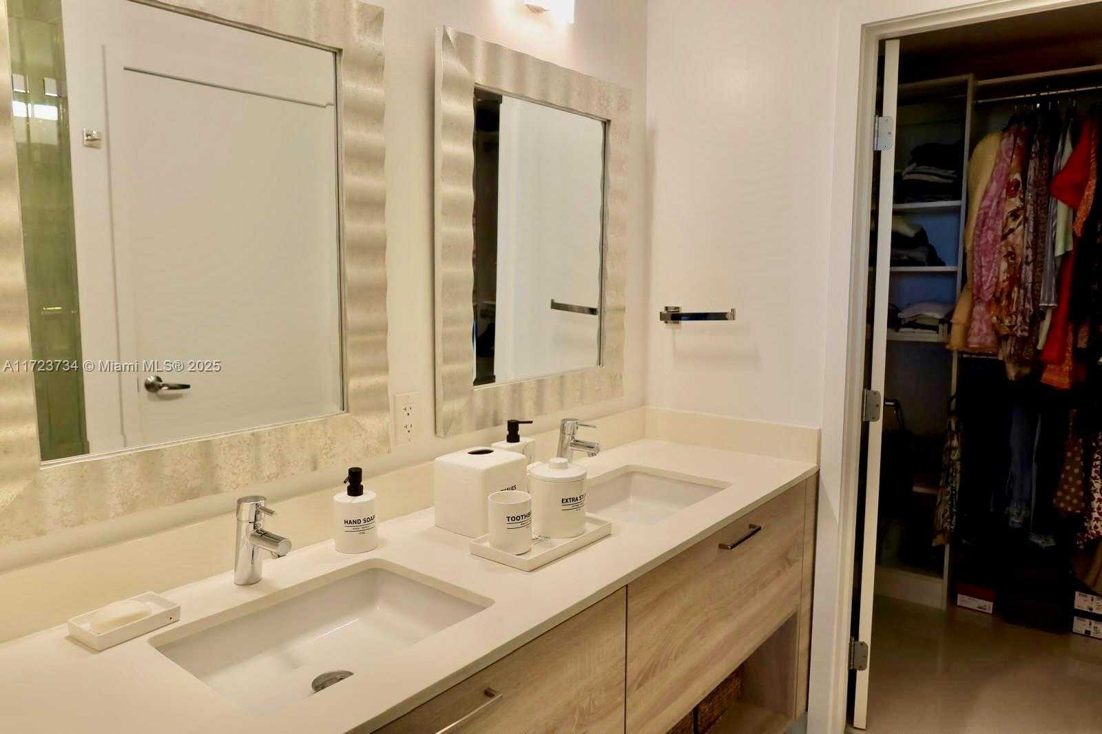 Small Image of 16385 BISCAYNE BLVD #718, North Miami Beach Number 35