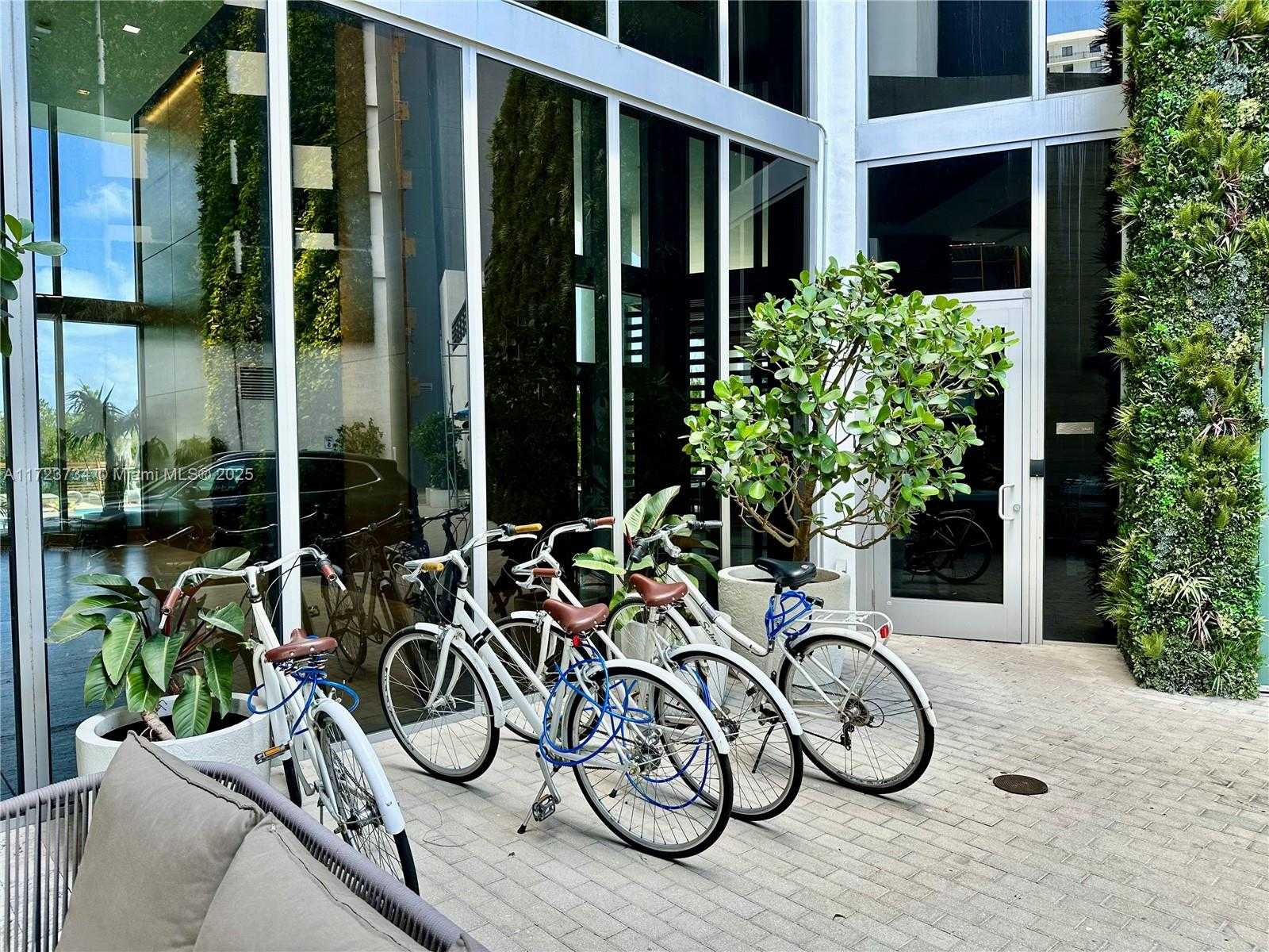 Small Image of 16385 BISCAYNE BLVD #718, North Miami Beach Number 74