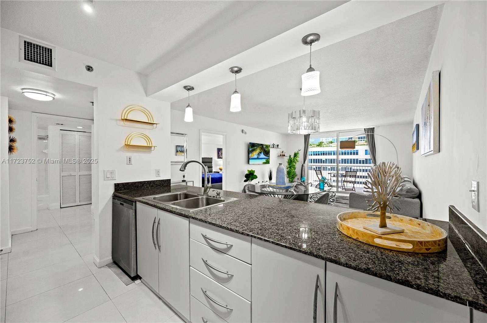 Small Image of 1200 BRICKELL BAY DR #1920, Miami Number 11