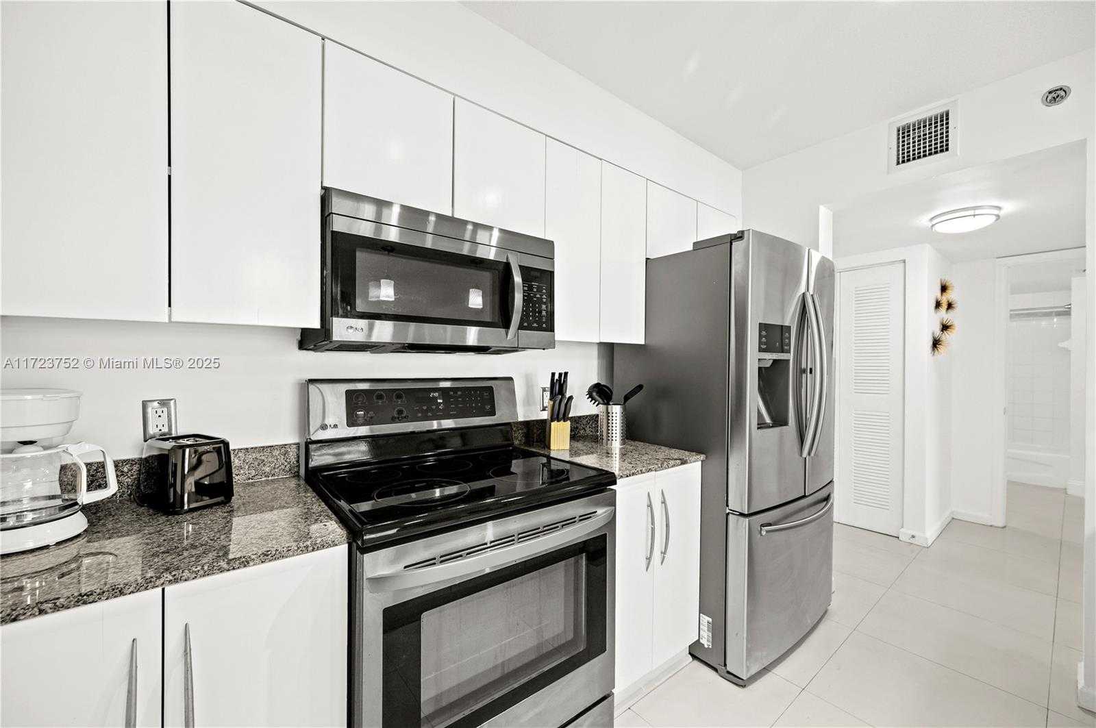 Small Image of 1200 BRICKELL BAY DR #1920, Miami Number 12