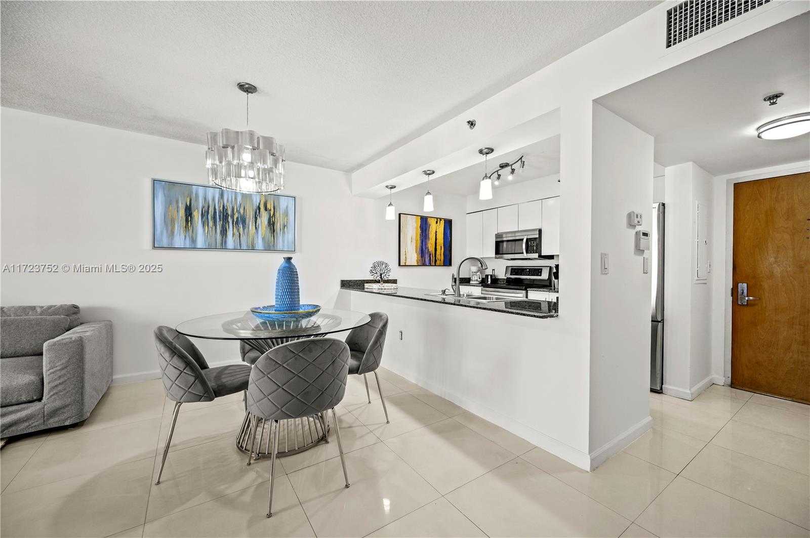 Small Image of 1200 BRICKELL BAY DR #1920, Miami Number 9