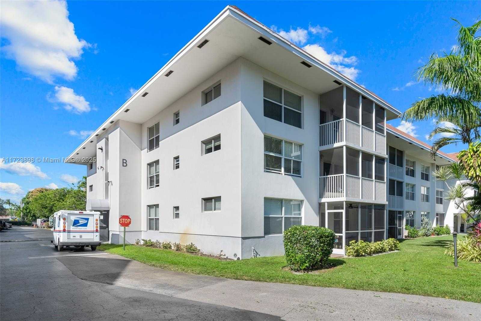 Small Image of 4025 NORTH FEDERAL HWY #219B, Oakland Park Number 2