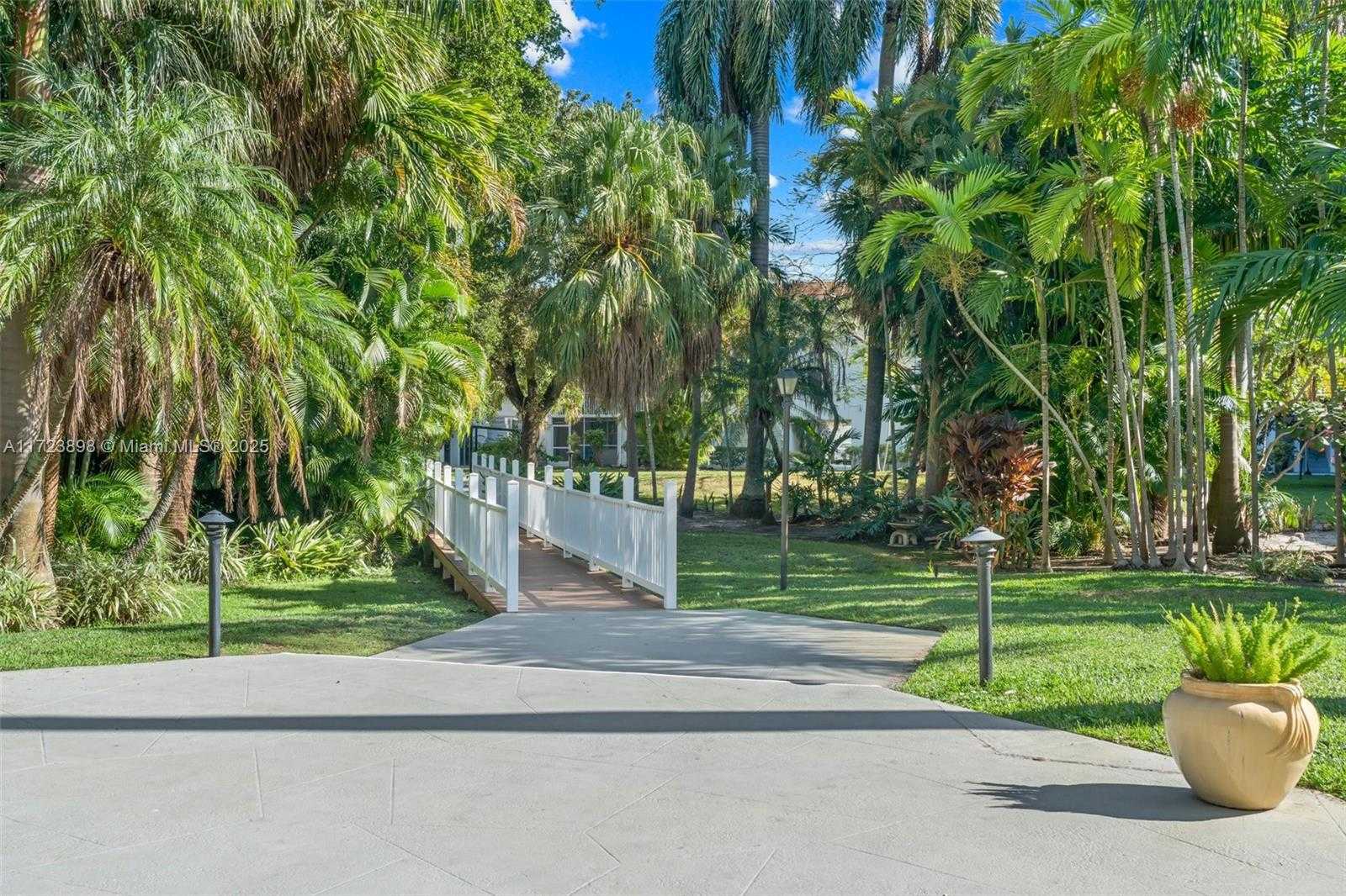 Small Image of 4025 NORTH FEDERAL HWY #219B, Oakland Park Number 25