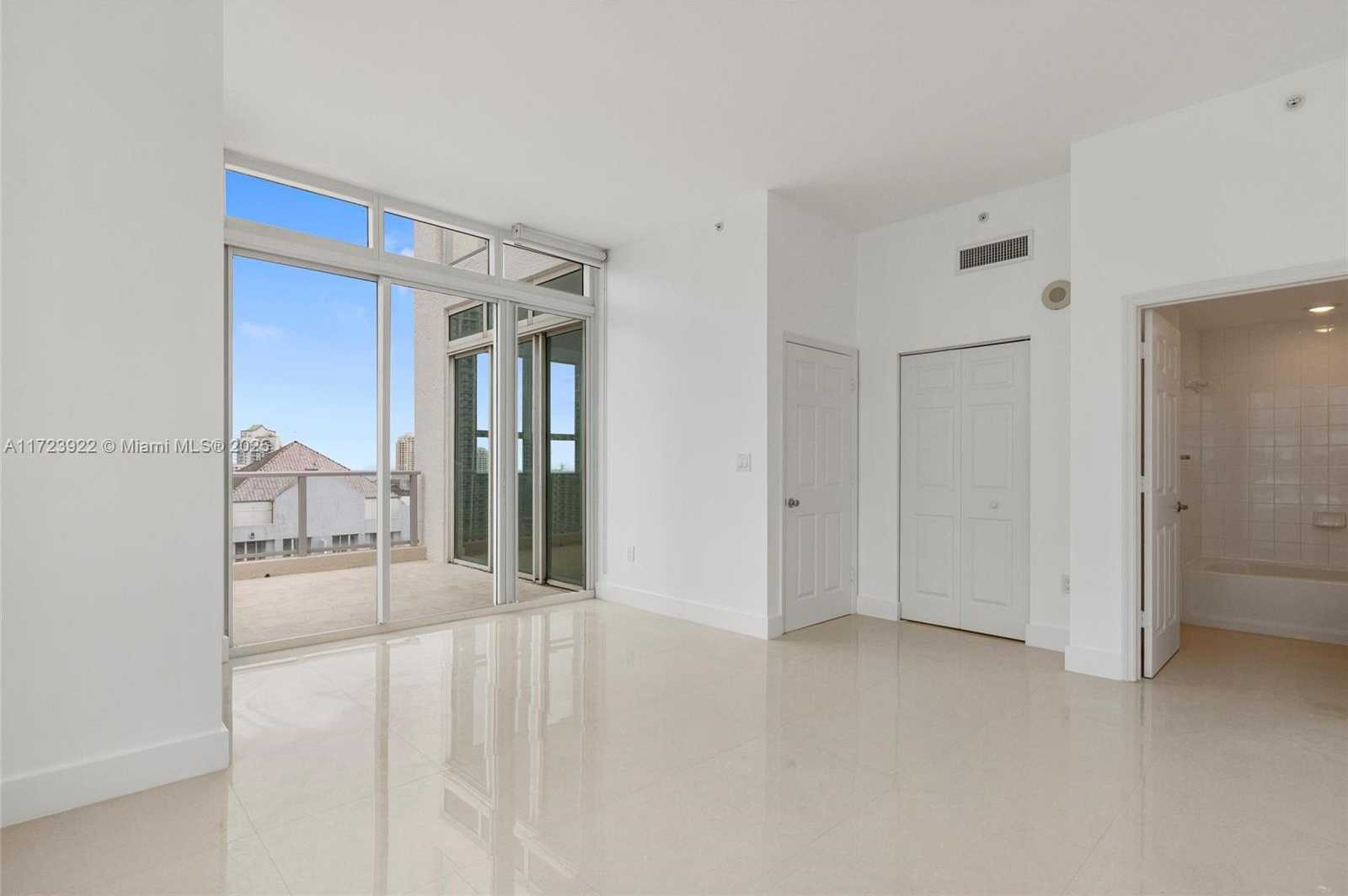 Small Image of 1155 BRICKELL BAY DR #PH202, Miami Number 13