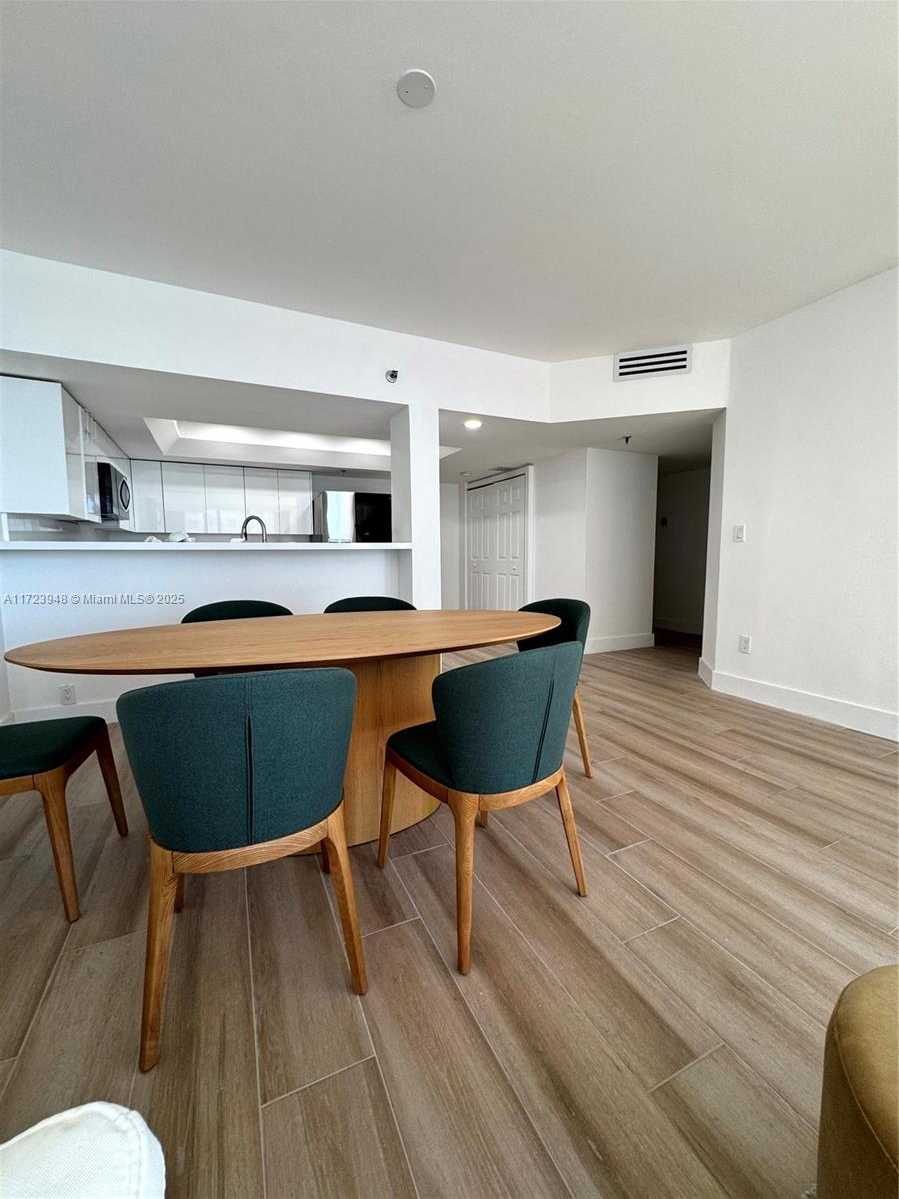 Small Image of 520 BRICKELL KEY DR #A913, Miami Number 17