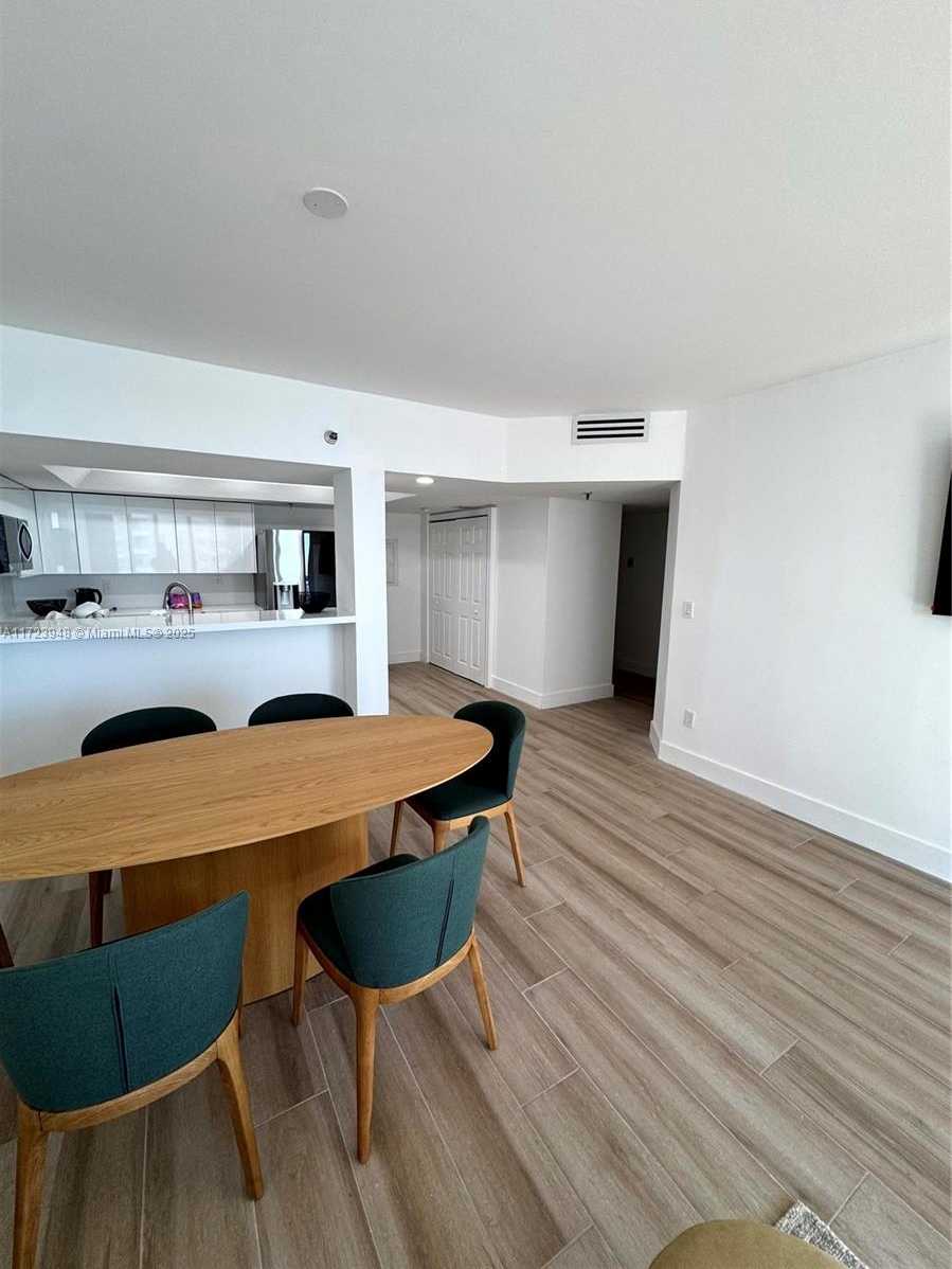 Small Image of 520 BRICKELL KEY DR #A913, Miami Number 18