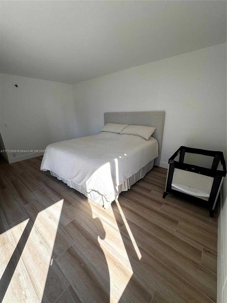 Small Image of 520 BRICKELL KEY DR #A913, Miami Number 21