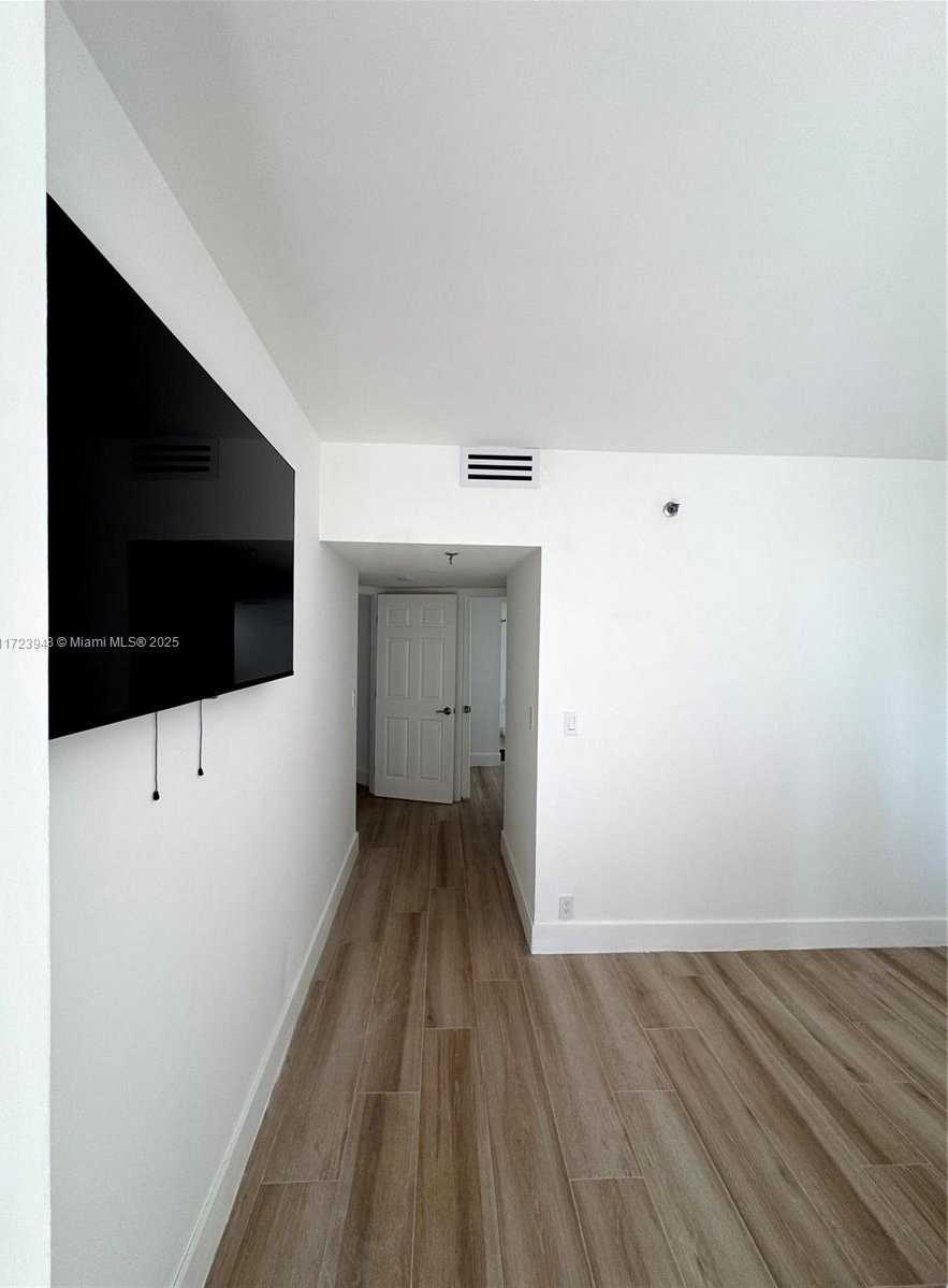 Small Image of 520 BRICKELL KEY DR #A913, Miami Number 23