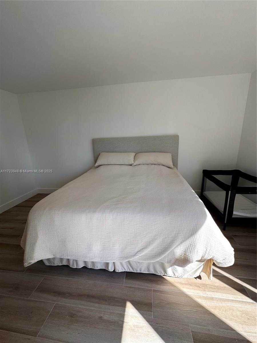 Small Image of 520 BRICKELL KEY DR #A913, Miami Number 27