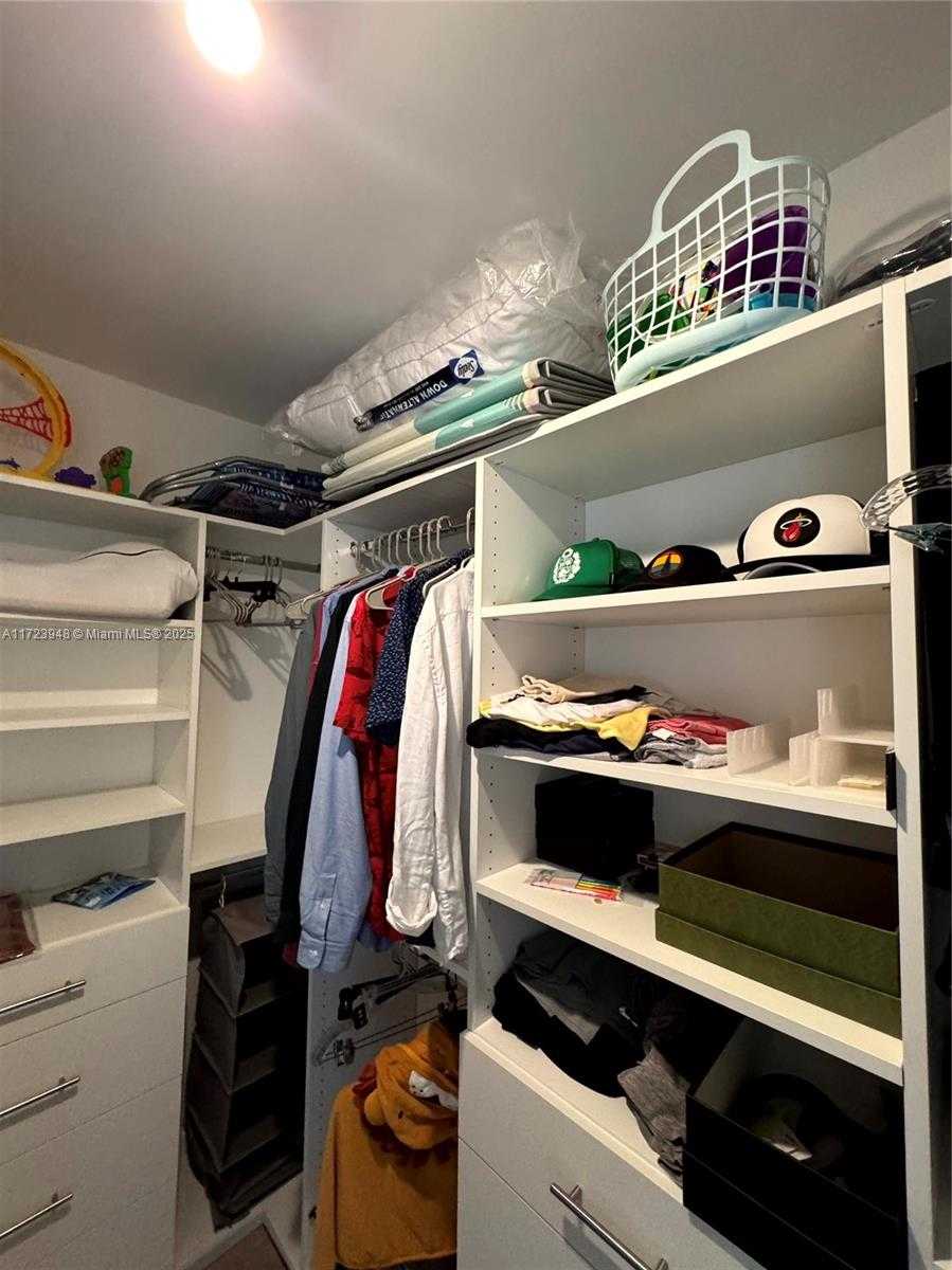 Small Image of 520 BRICKELL KEY DR #A913, Miami Number 28