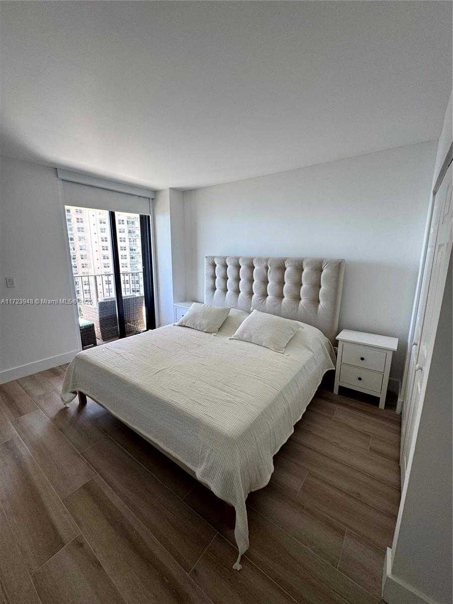 Small Image of 520 BRICKELL KEY DR #A913, Miami Number 31