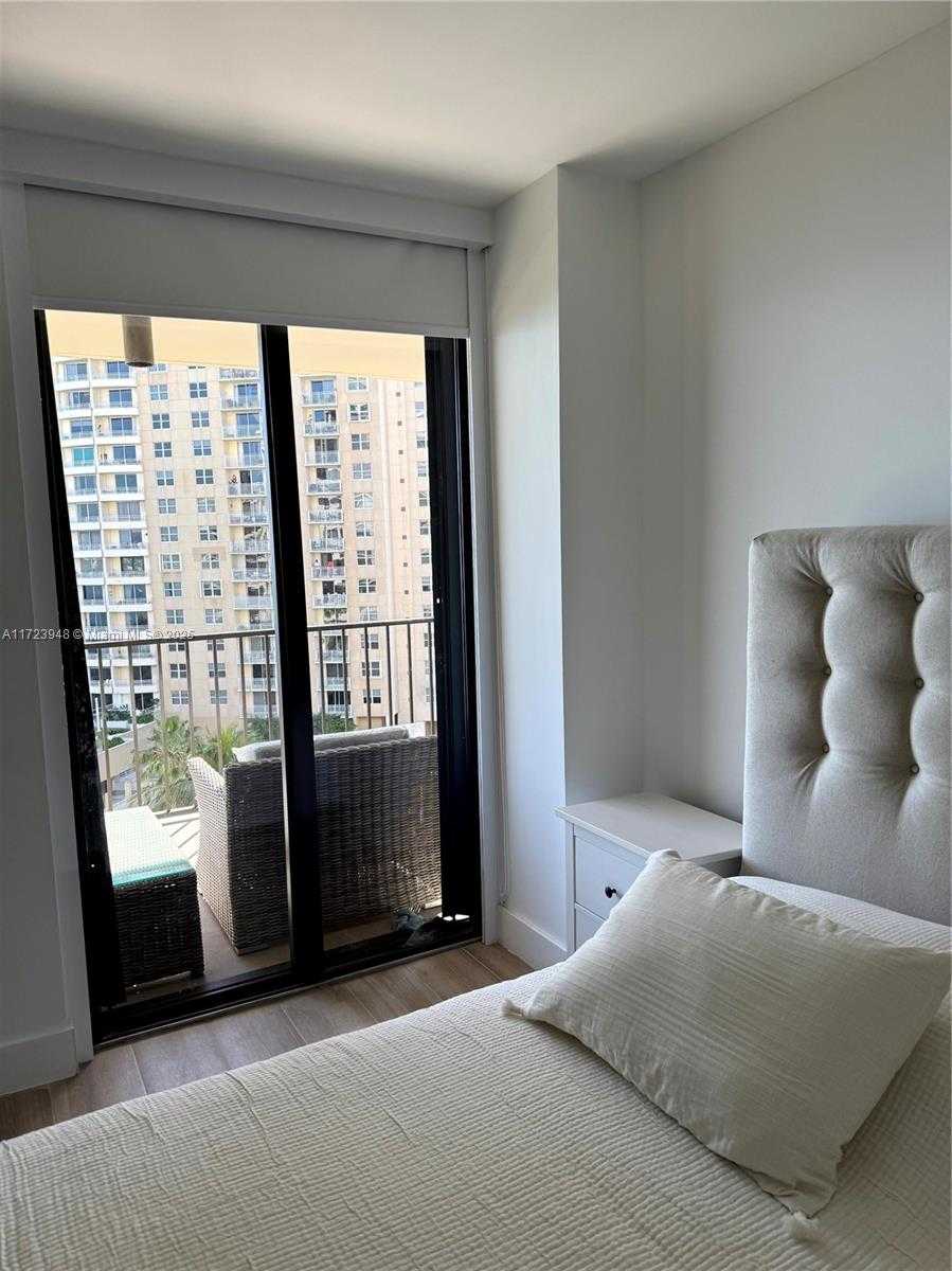 Small Image of 520 BRICKELL KEY DR #A913, Miami Number 33