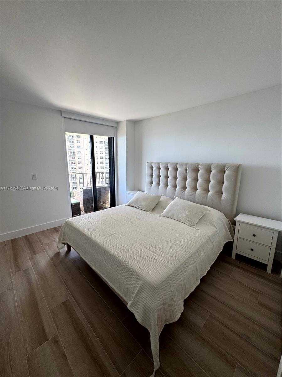 Small Image of 520 BRICKELL KEY DR #A913, Miami Number 34