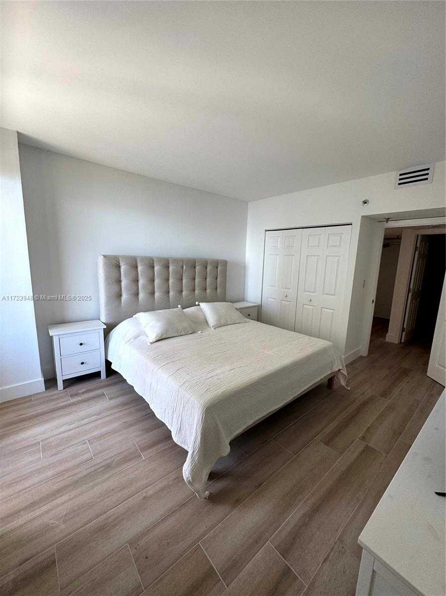 Small Image of 520 BRICKELL KEY DR #A913, Miami Number 36