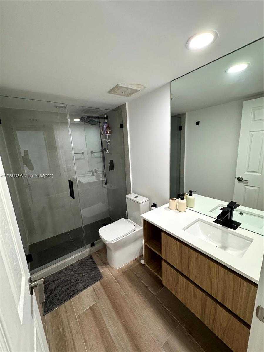 Small Image of 520 BRICKELL KEY DR #A913, Miami Number 39